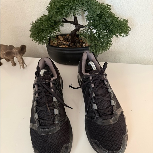 ASICS Men's Black and Gray Athletic Shoes - Picture 5 of 5